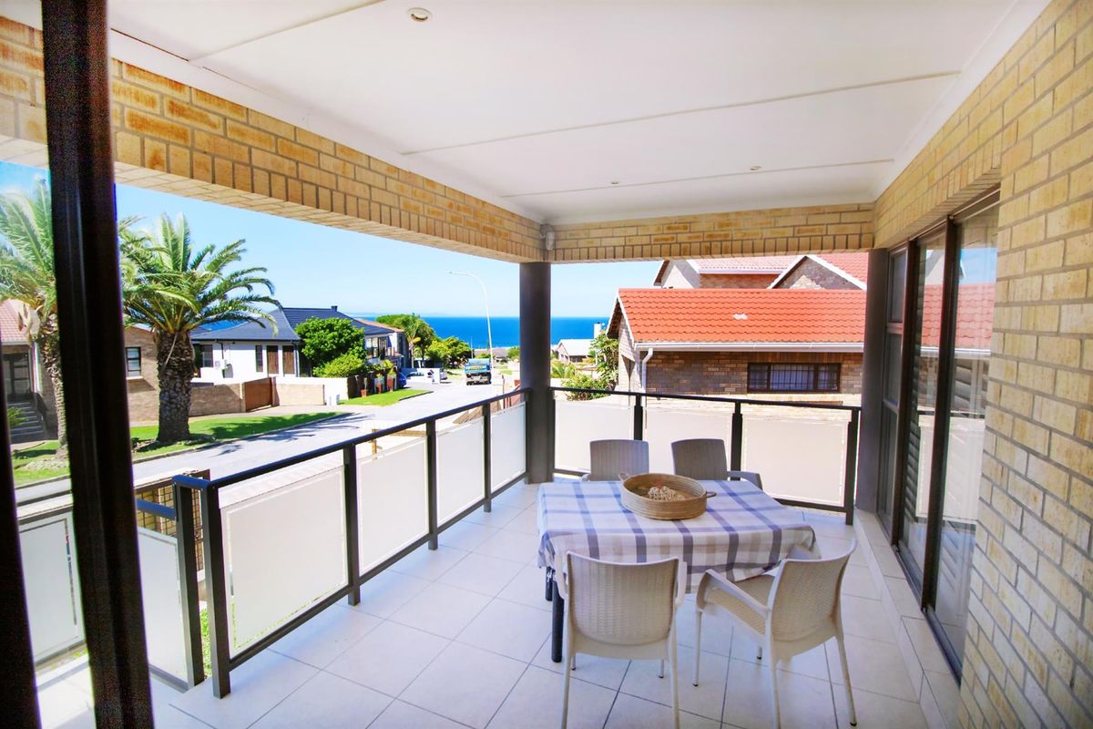Dual Mandate: Seaview Home with Golden Sunrises, Privacy and Security Wavecrest, Jeffreys Bay - Photo 3
