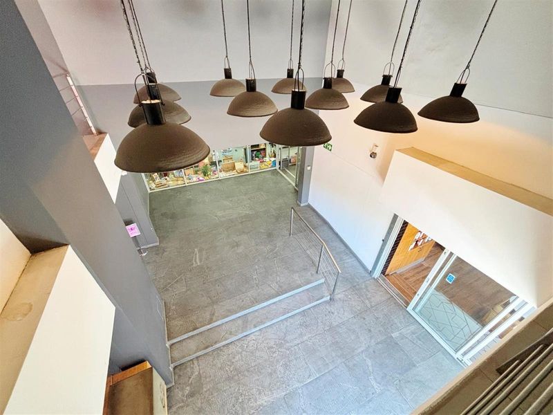 Commercial Property To Rent in Gardens, Cape Town - Photo 6