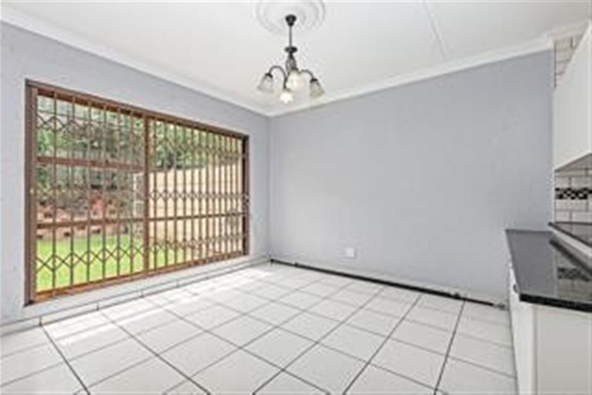 A Gem In A Secure Complex - Photo 4