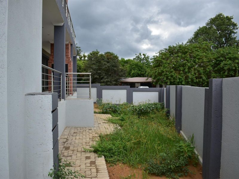 Luxury 5 Bedroom Home with Jacuzzi, Inverter Port and Designer Features - Photo 3