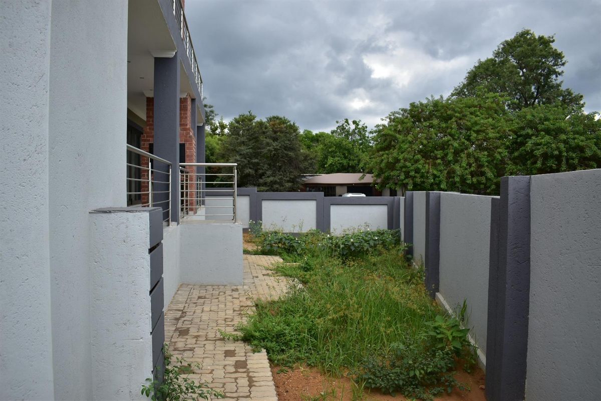 Luxury 5 Bedroom Home with Jacuzzi, Inverter Port and Designer Features - Photo 3