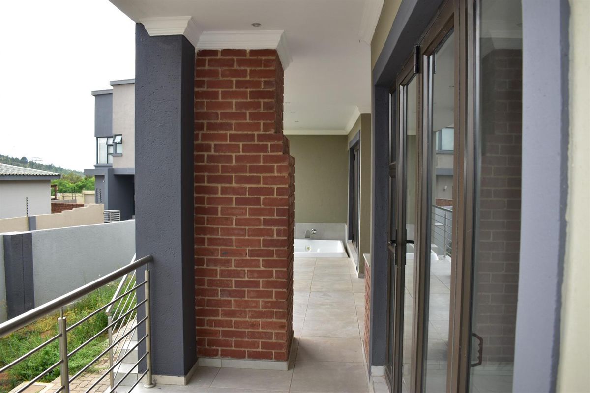 Luxury 5 Bedroom Home with Jacuzzi, Inverter Port and Designer Features - Photo 5