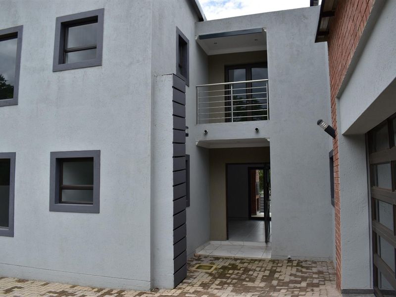 Luxury 5 Bedroom Home with Jacuzzi, Inverter Port and Designer Features - Photo 10