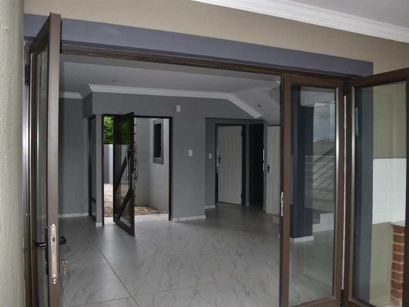 Luxury 5 Bedroom Home with Jacuzzi, Inverter Port and Designer Features - Photo 9