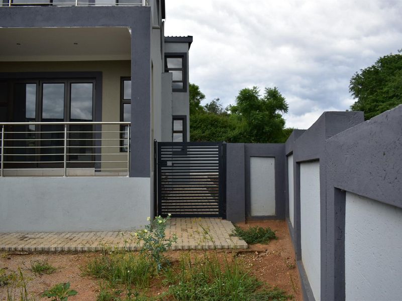 Luxury 5 Bedroom Home with Jacuzzi, Inverter Port and Designer Features - Photo 4