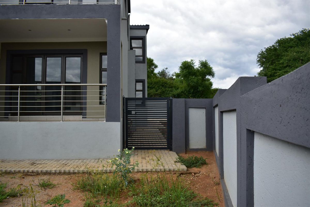 Luxury 5 Bedroom Home with Jacuzzi, Inverter Port and Designer Features - Photo 4