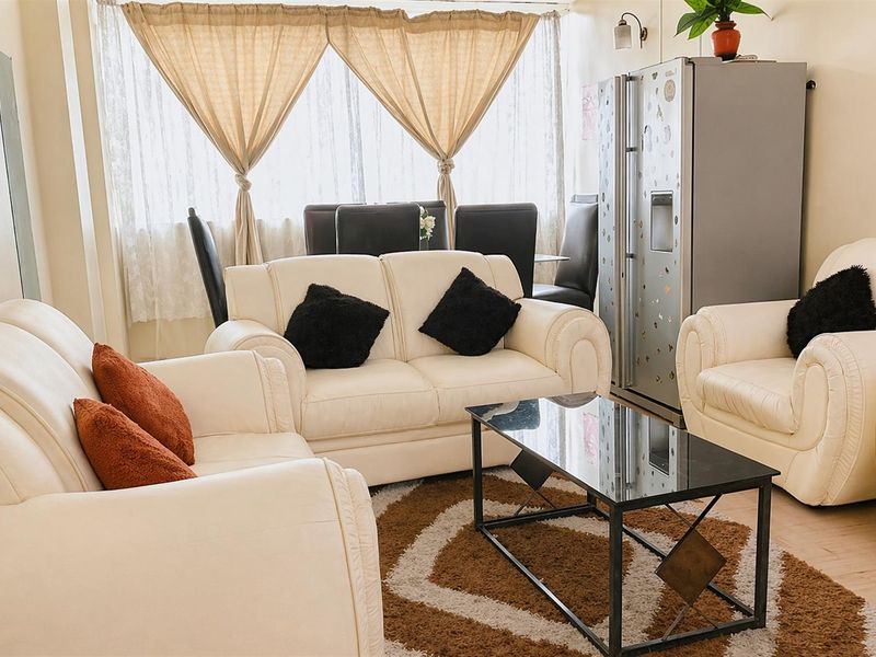 NO TRANSFER DUTY. 1.5 Bed Apartment For Sale in Sunnyside, Pretoria - Photo 2