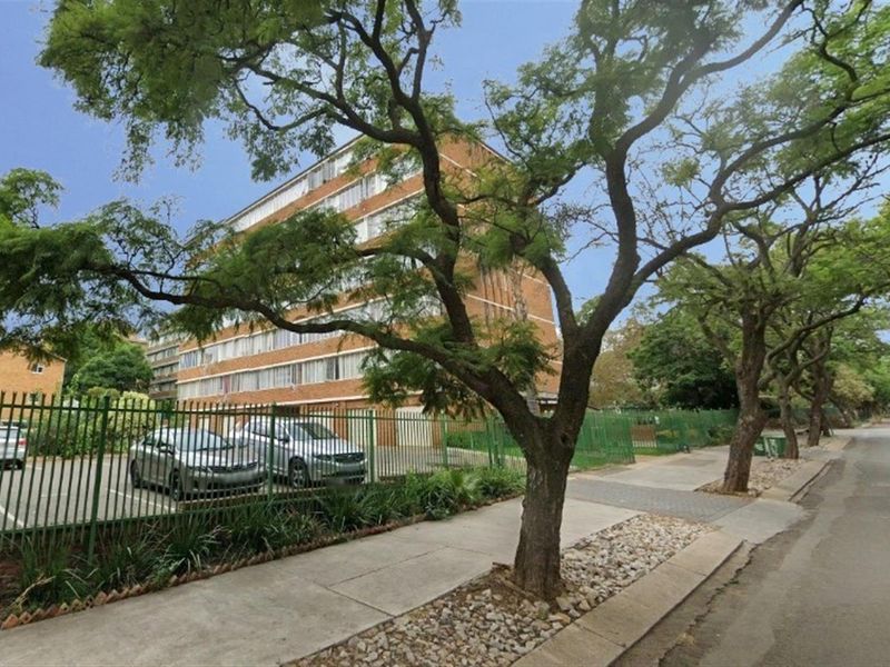 NO TRANSFER DUTY. 1.5 Bed Apartment For Sale in Sunnyside, Pretoria - Photo 3