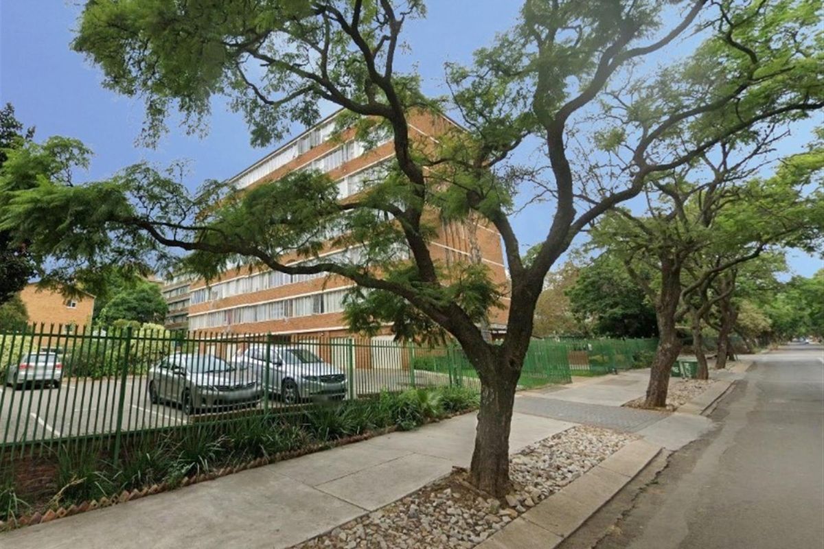 NO TRANSFER DUTY. 1.5 Bed Apartment For Sale in Sunnyside, Pretoria - Photo 3