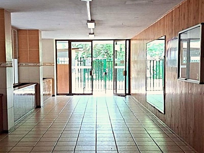 NO TRANSFER DUTY. 1.5 Bed Apartment For Sale in Sunnyside, Pretoria - Photo 4