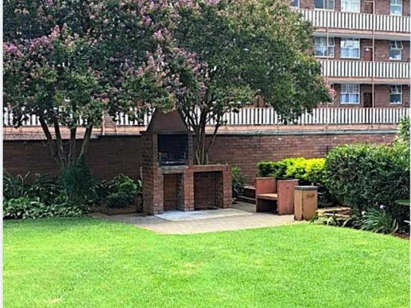 NO TRANSFER DUTY. 1.5 Bed Apartment For Sale in Sunnyside, Pretoria - Photo 9