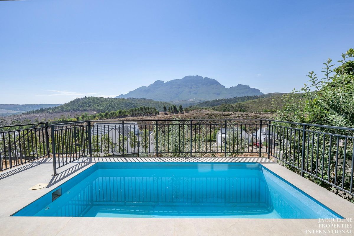 Brand New Built - Sleek Design - Wrapped In Nature And Tranquillity - A Must See! - Photo 2