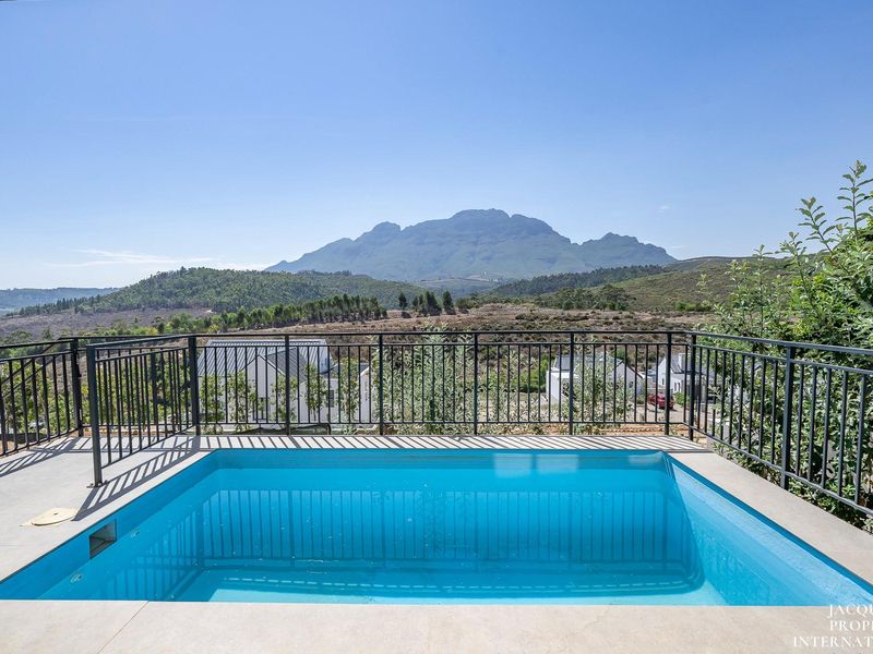 Brand New Built - Sleek Design - Wrapped In Nature And Tranquillity - A Must See! - Photo 7