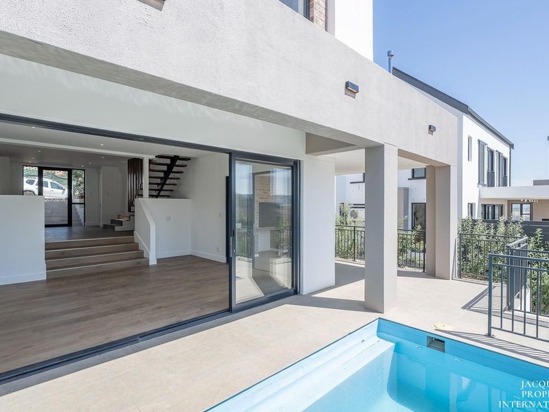 Brand New Built - Sleek Design - Wrapped In Nature And Tranquillity - A Must See! - Photo 7