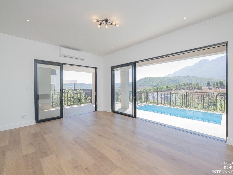 Brand New Built - Sleek Design - Wrapped In Nature And Tranquillity - A Must See! - Photo 9