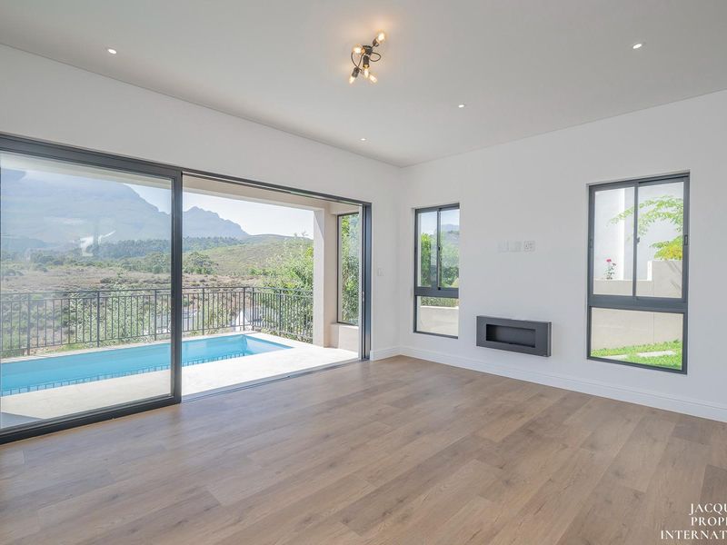 Brand New Built - Sleek Design - Wrapped In Nature And Tranquillity - A Must See! - Photo 3