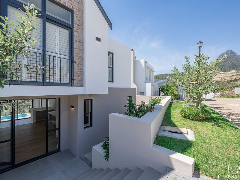 Brand New Built - Sleek Design - Wrapped In Nature And Tranquillity - A Must See! - Photo 1