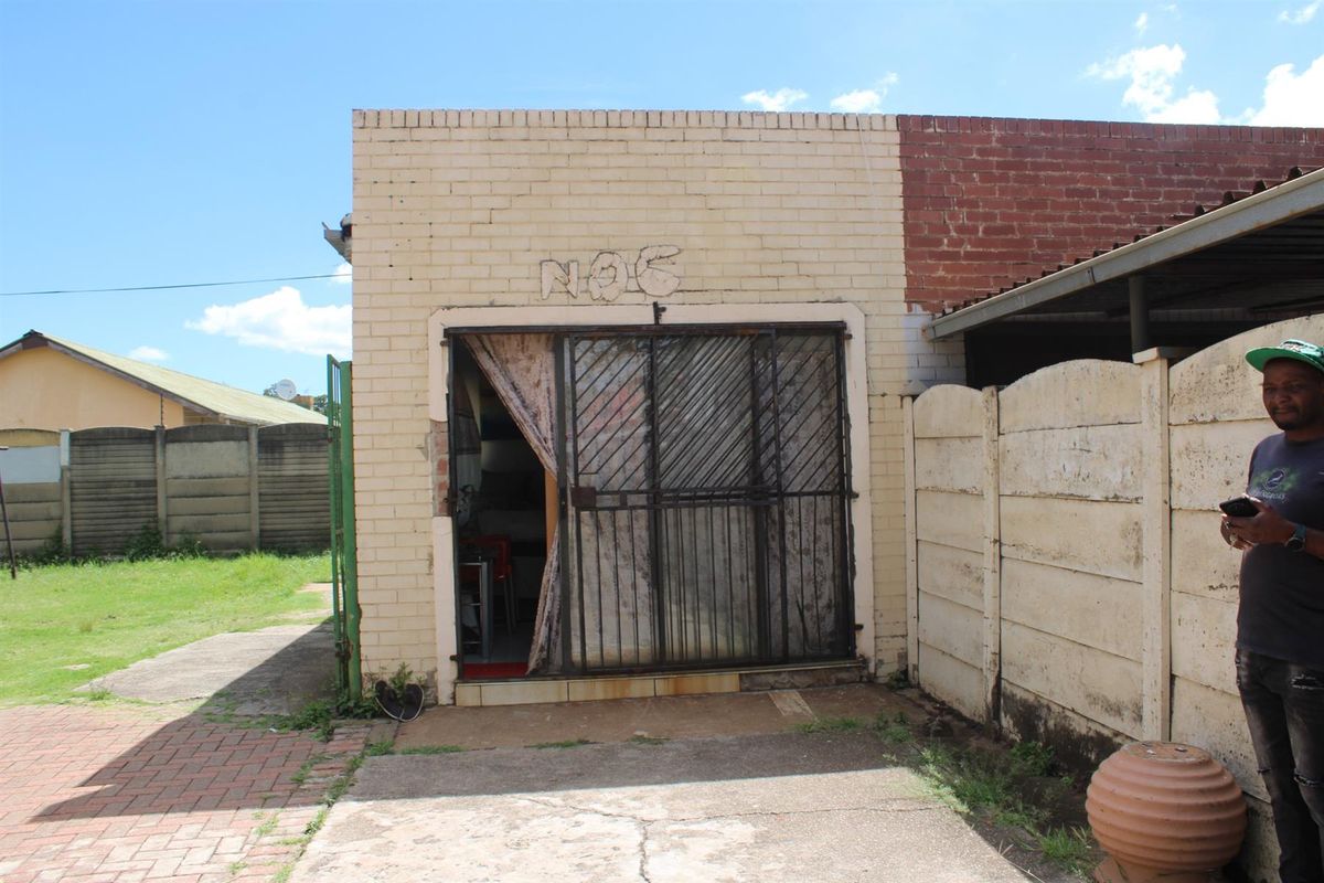 House For Sale in CE 2, Vanderbijlpark CE - Photo 2