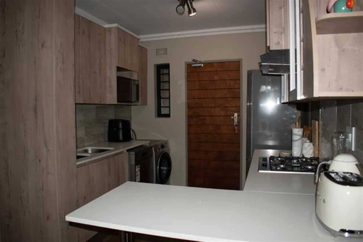 2 Bedroom Family Apartment in Roodepark Eco Estate | Secure Wildlife Living - Photo 5