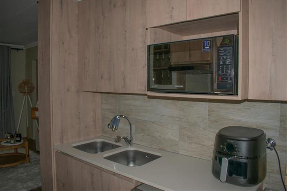 2 Bedroom Family Apartment in Roodepark Eco Estate | Secure Wildlife Living - Photo 3