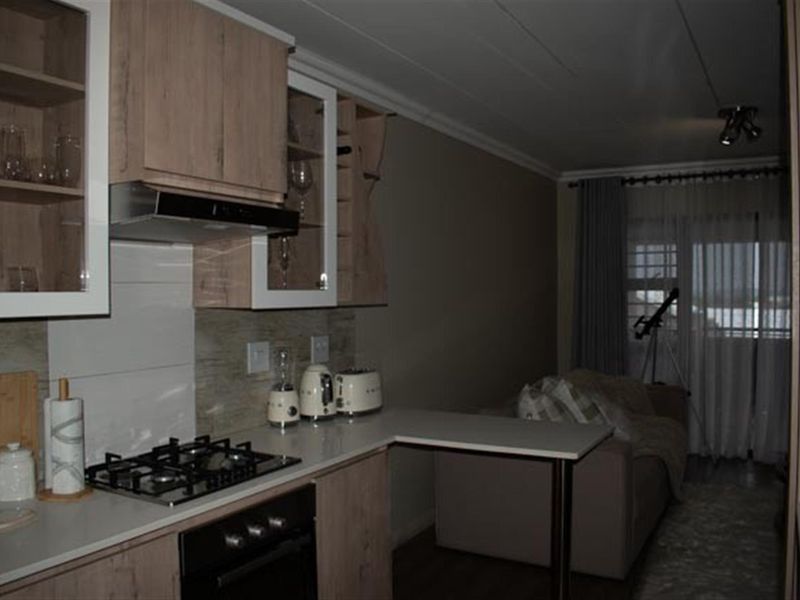 2 Bedroom Family Apartment in Roodepark Eco Estate | Secure Wildlife Living - Photo 4