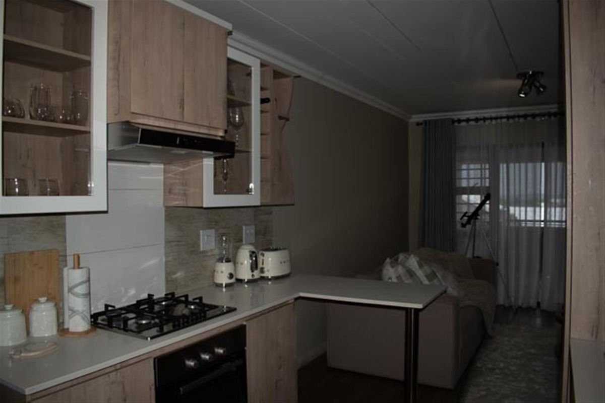 2 Bedroom Family Apartment in Roodepark Eco Estate | Secure Wildlife Living - Photo 4