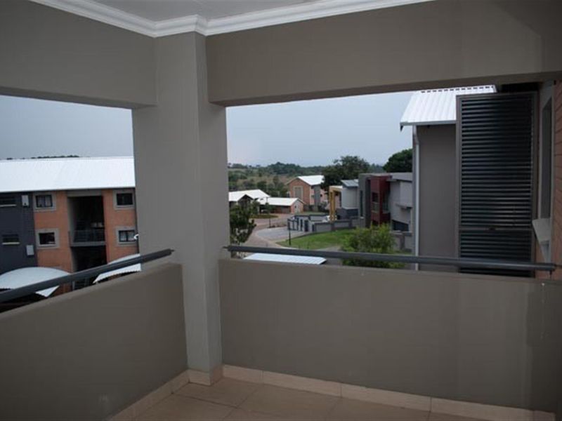 2 Bedroom Family Apartment in Roodepark Eco Estate | Secure Wildlife Living - Photo 10