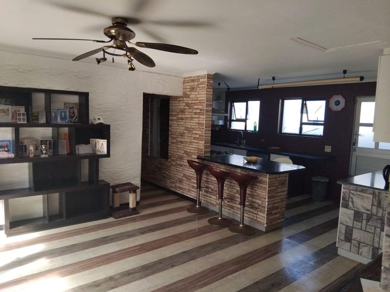 4 Bedroom House For Sale in Wavecrest Strandfontein - Photo 7