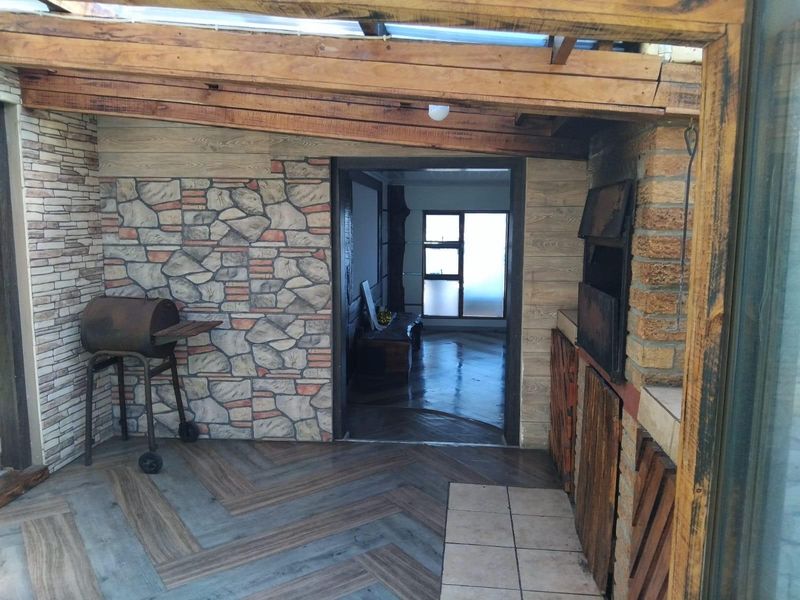 4 Bedroom House For Sale in Wavecrest Strandfontein - Photo 6