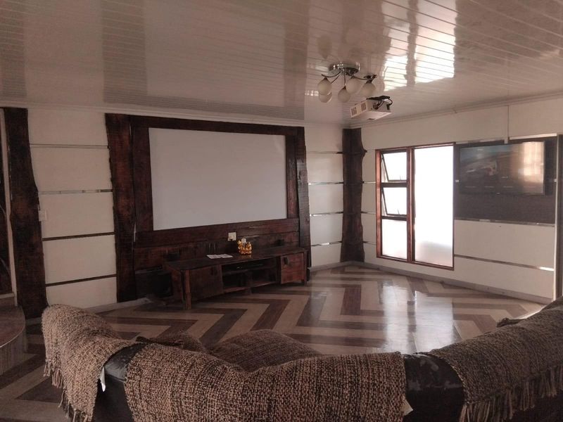 4 Bedroom House For Sale in Wavecrest Strandfontein - Photo 4