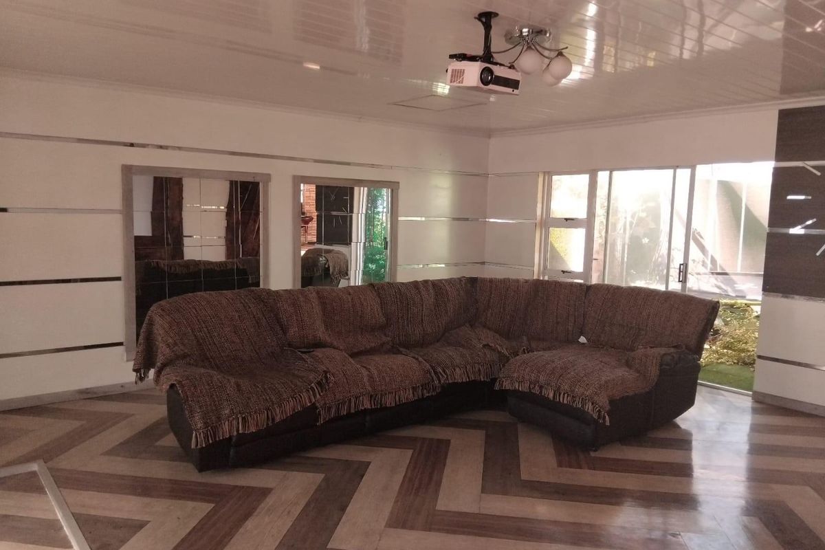 4 Bedroom House For Sale in Wavecrest Strandfontein - Photo 3