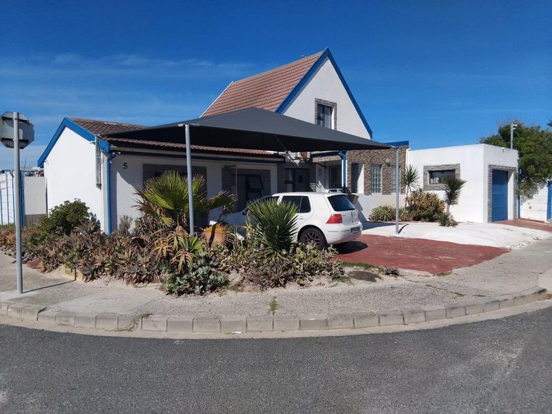 4 Bedroom House For Sale in Wavecrest Strandfontein - Photo 2
