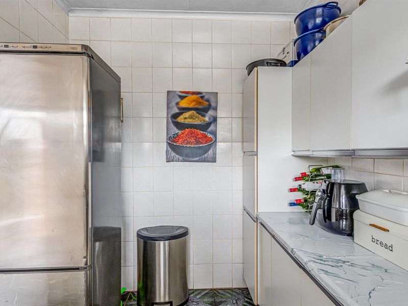 Fully-Let block of flats in Kew - For Sale - Photo 9