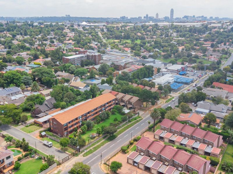 Fully-Let block of flats in Kew - For Sale - Photo 2