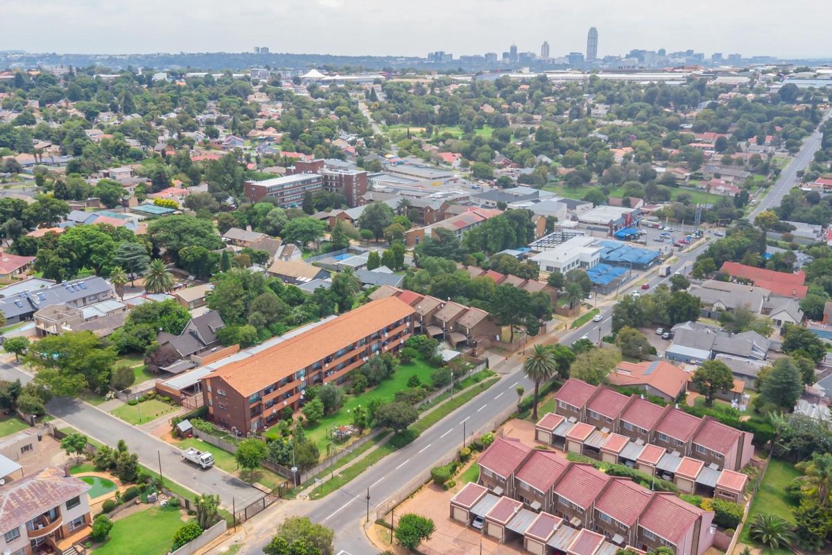 Fully-Let block of flats in Kew - For Sale - Photo 2