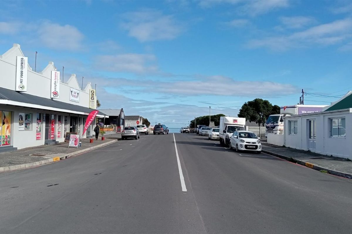 Gansbaai Gold Standard in Lock-Up and Go Investment Living - Photo 2