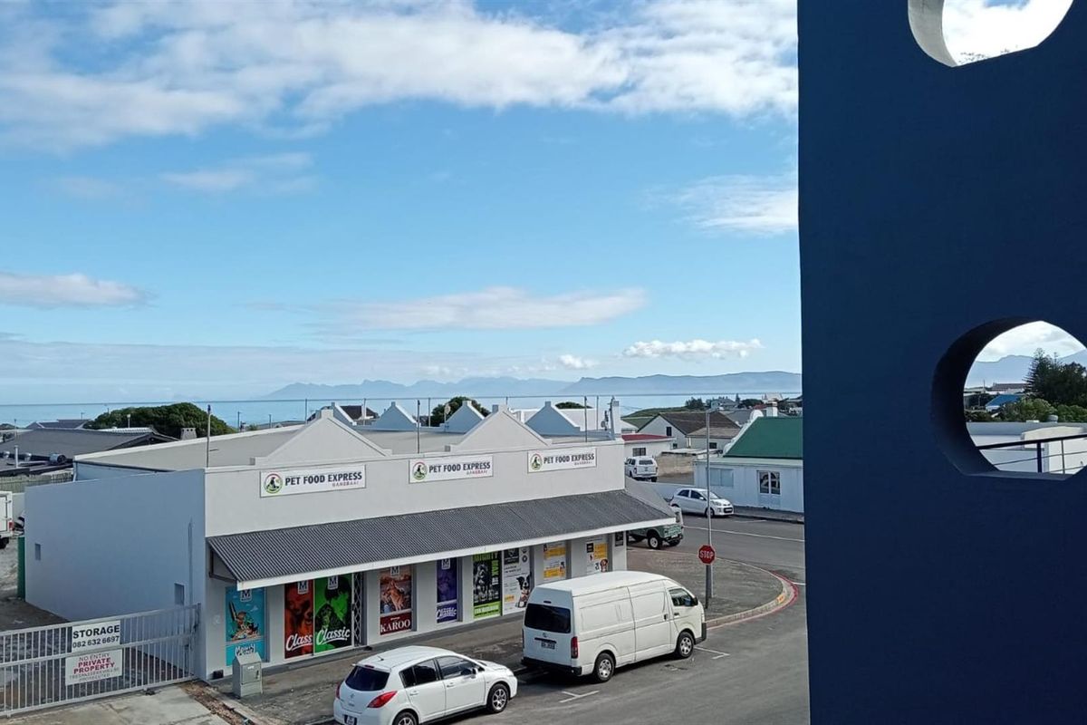 Gansbaai Gold Standard in Lock-Up and Go Investment Living - Photo 4