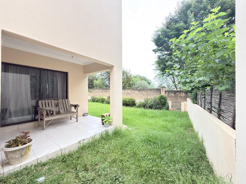 3Bed 3.5Bath house For Sale in Fourways - Photo 4