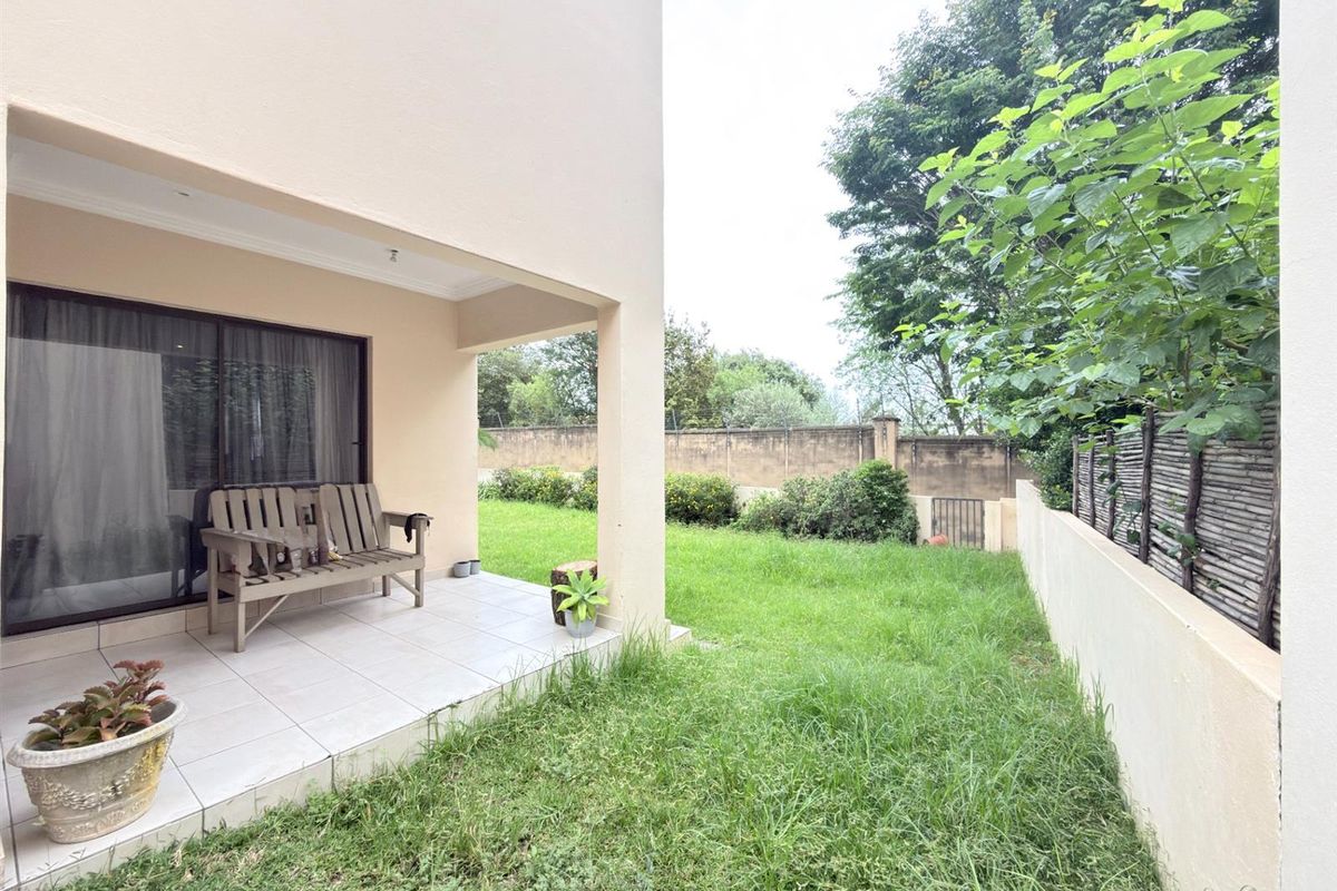3Bed 3.5Bath house For Sale in Fourways - Photo 4