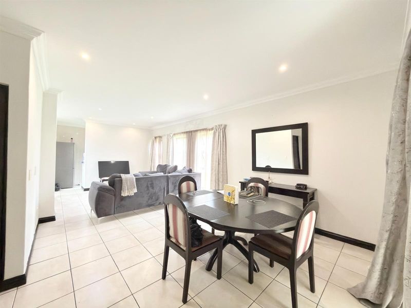 3Bed 3.5Bath house For Sale in Fourways - Photo 10