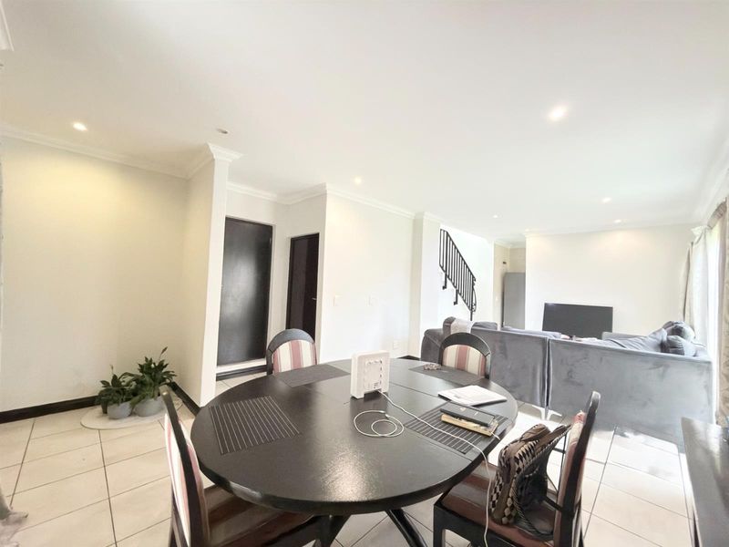 3Bed 3.5Bath house For Sale in Fourways - Photo 9