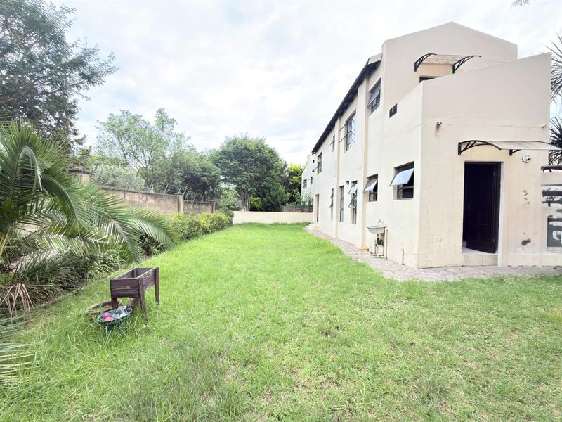 3Bed 3.5Bath house For Sale in Fourways - Photo 3