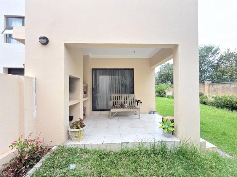 3Bed 3.5Bath house For Sale in Fourways - Photo 5