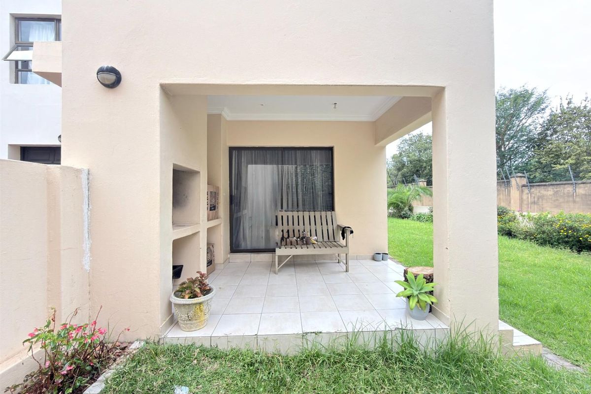 3Bed 3.5Bath house For Sale in Fourways - Photo 5