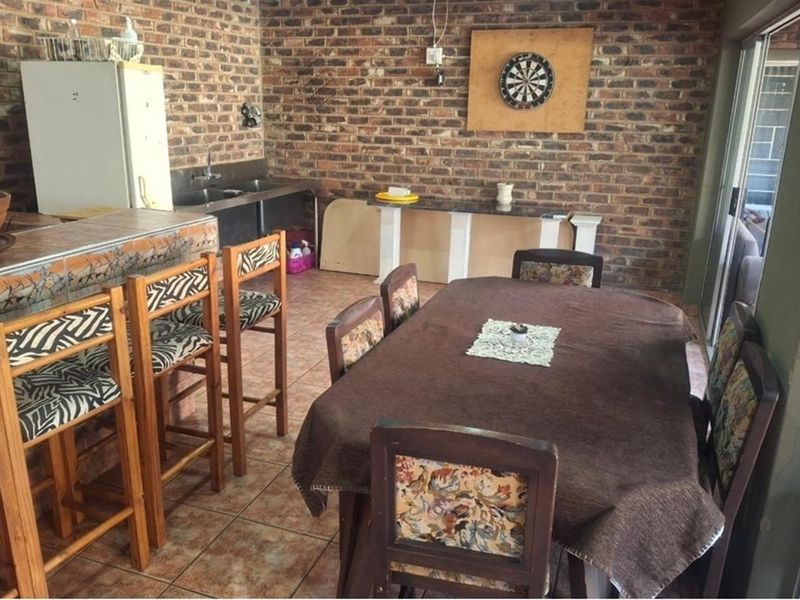 Bachelor Flat to rent - Vanderbijlpark - Photo 2