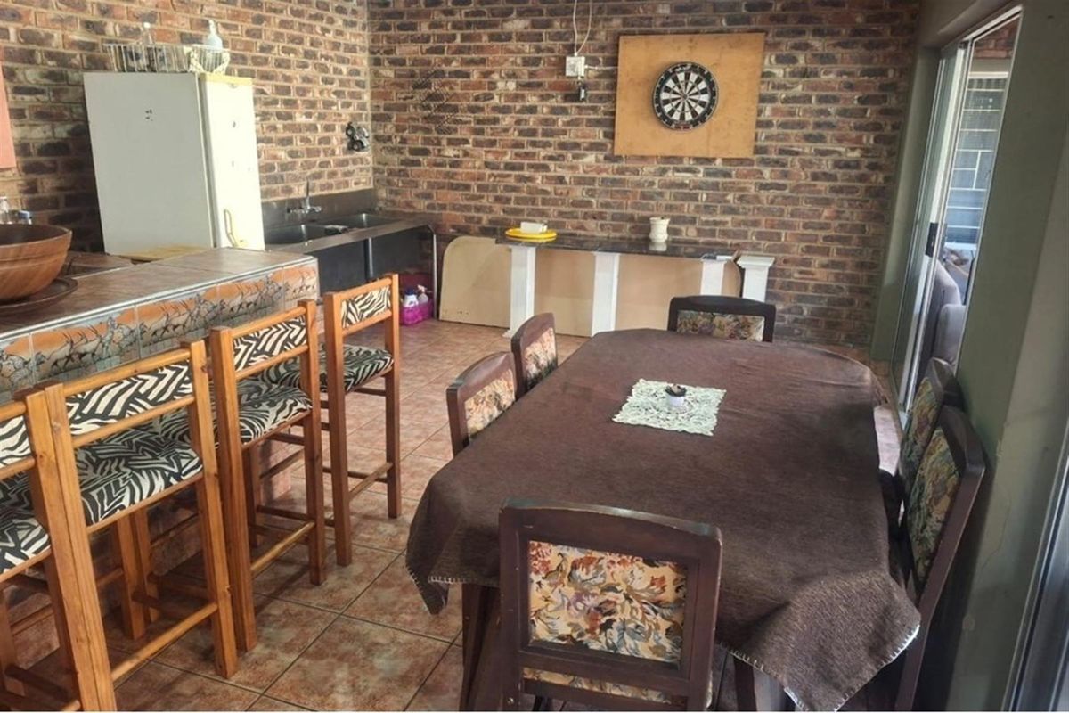 Bachelor Flat to rent - Vanderbijlpark - Photo 2
