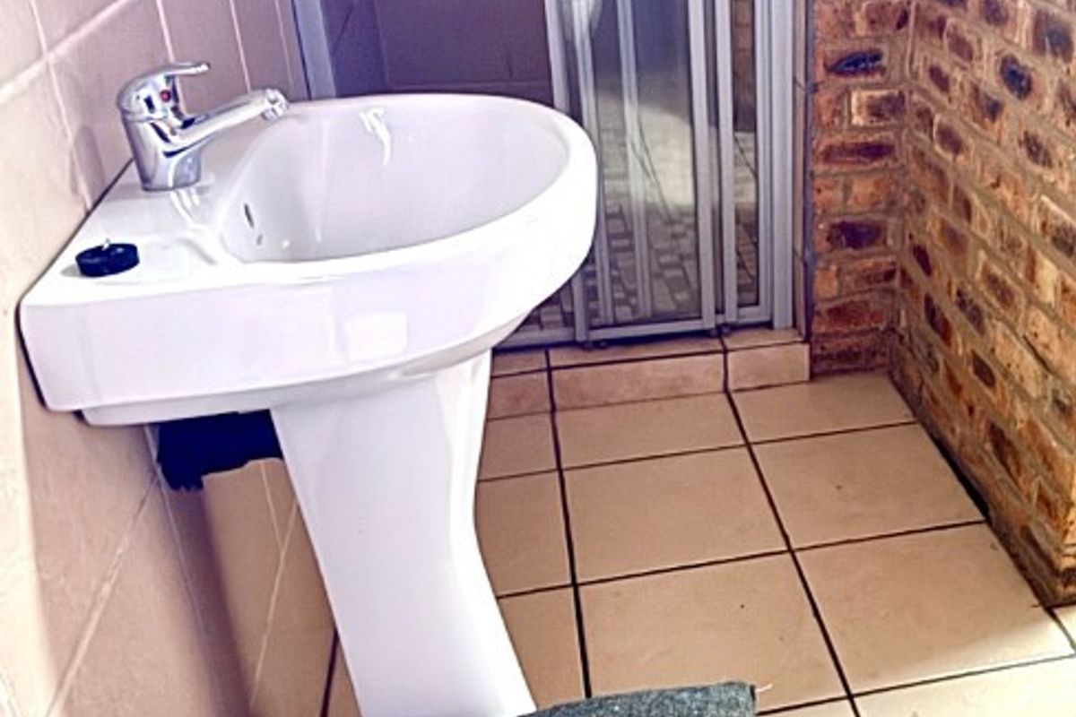 Bachelor Flat to rent - Vanderbijlpark - Photo 4