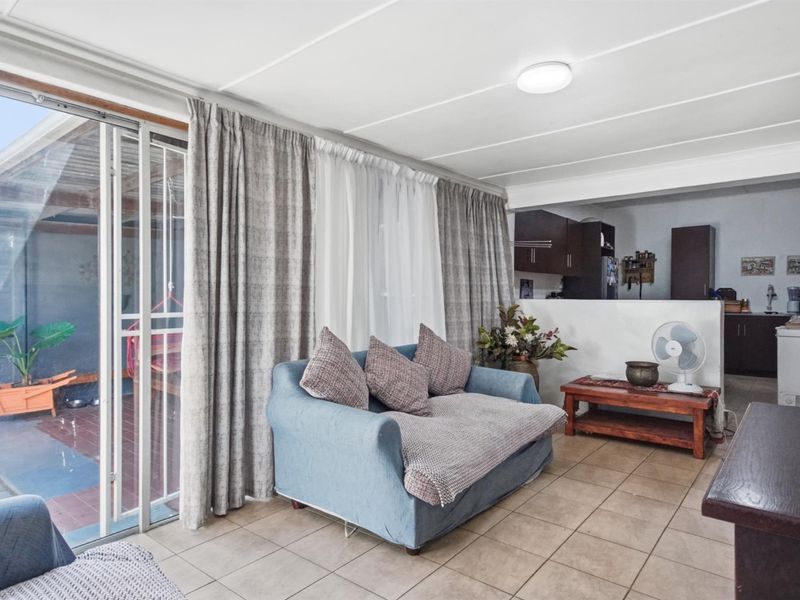 Spacious 4-Bedroom Family Home with Separate Entrance in Sought-After Oakdale - Photo 10