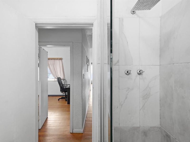 Spacious 4-Bedroom Family Home with Separate Entrance in Sought-After Oakdale - Photo 6