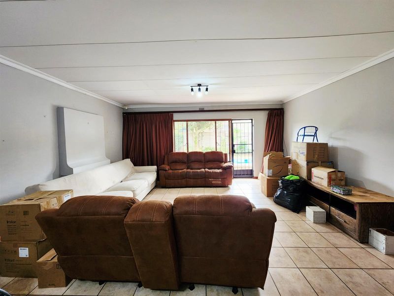 4 Bedroom House including a Bachelor with Pool and Double Garage for sale in Valhalla Centurion - Photo 9